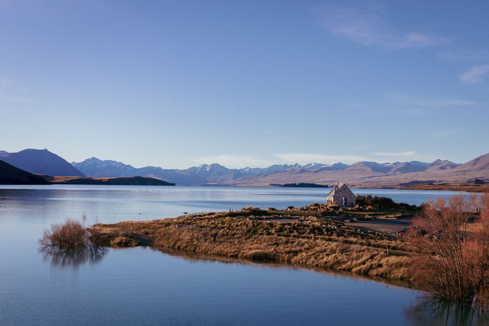 Picturesque lake view in Queenstown, Otago