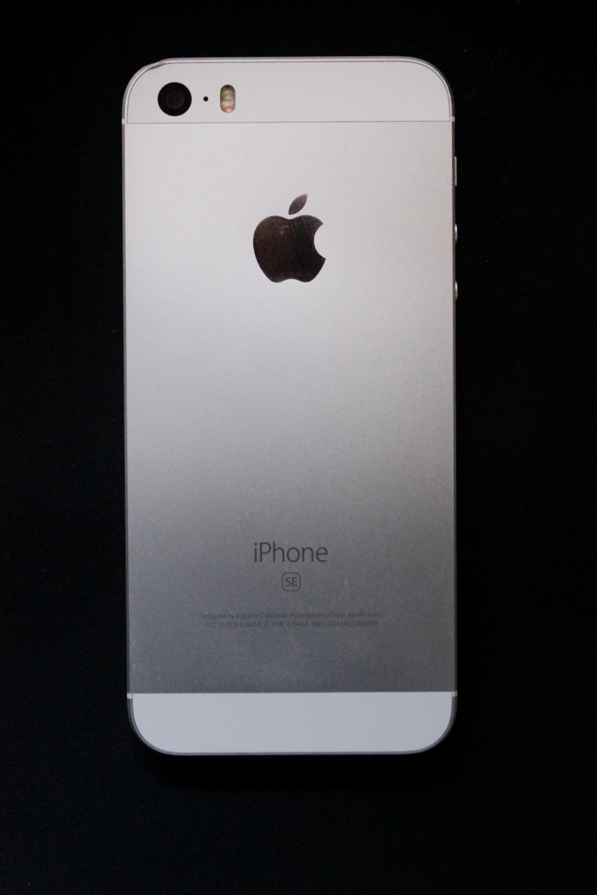 Apple iPhone SE (2024) Review: The Best Compact iPhone for Seniors?