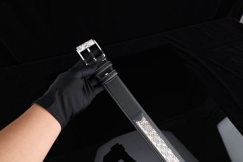 Free A stylish black leather belt with a textured silver buckle, perfect for fashion-forward individuals. Stock Photo