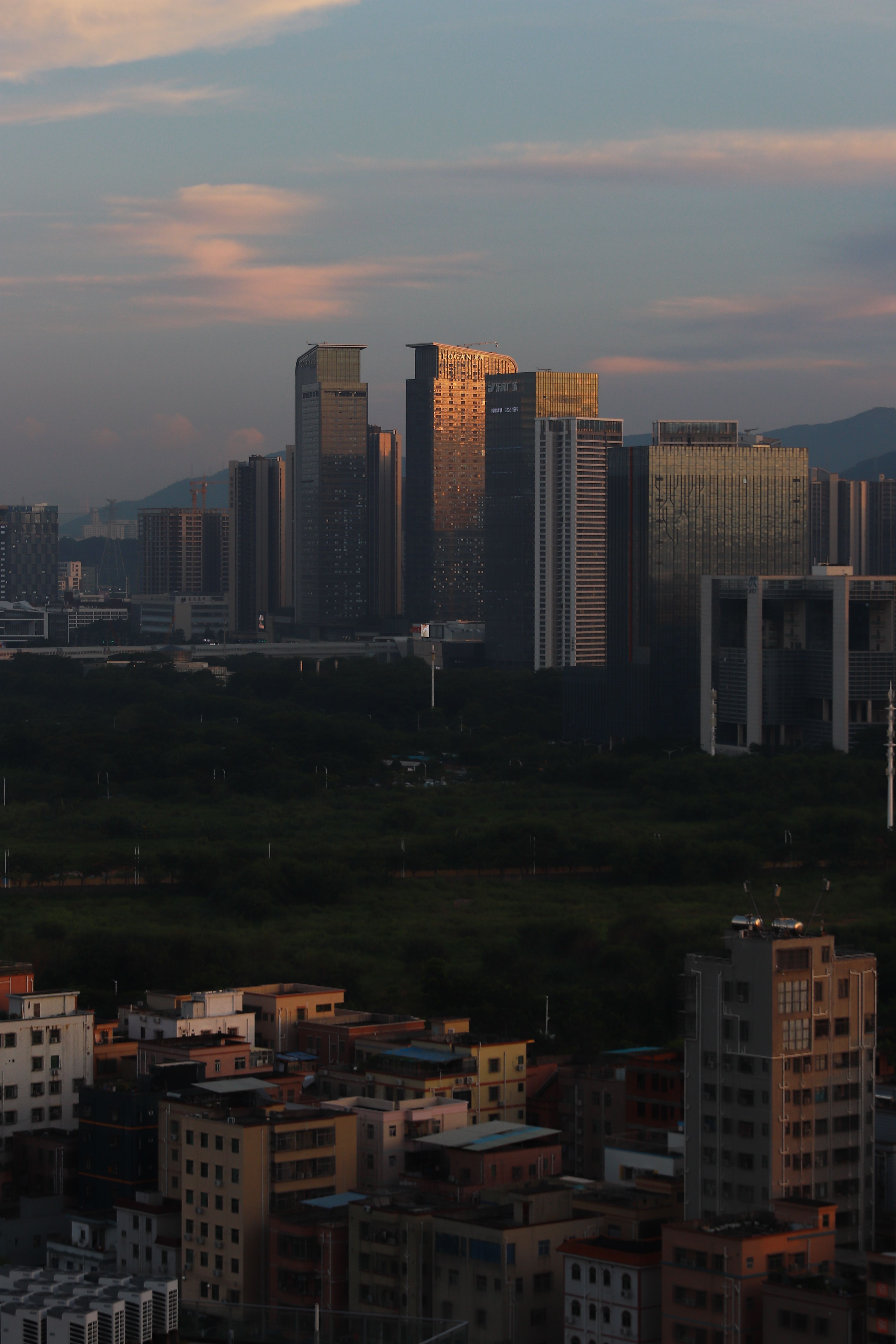Skyscrapers at Sunset in Vibrant Cityscape · Free Stock Photo