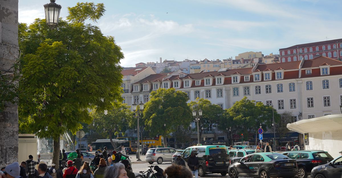 Lisbon's Tourism Faces Climate Shocks and Geopolitical Uncertainty This Year