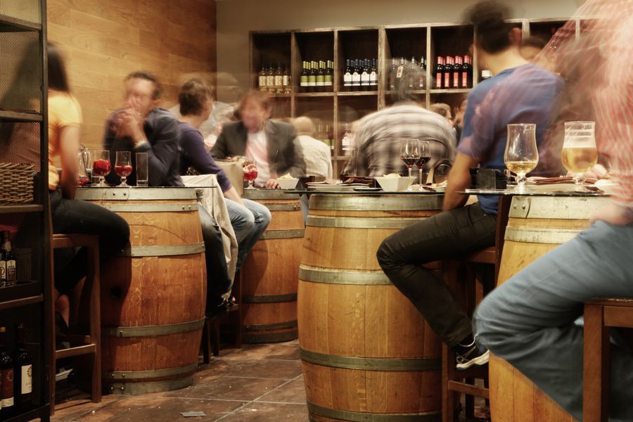 Bar tradițional cu atmosferă convivială în Țara Bascilor