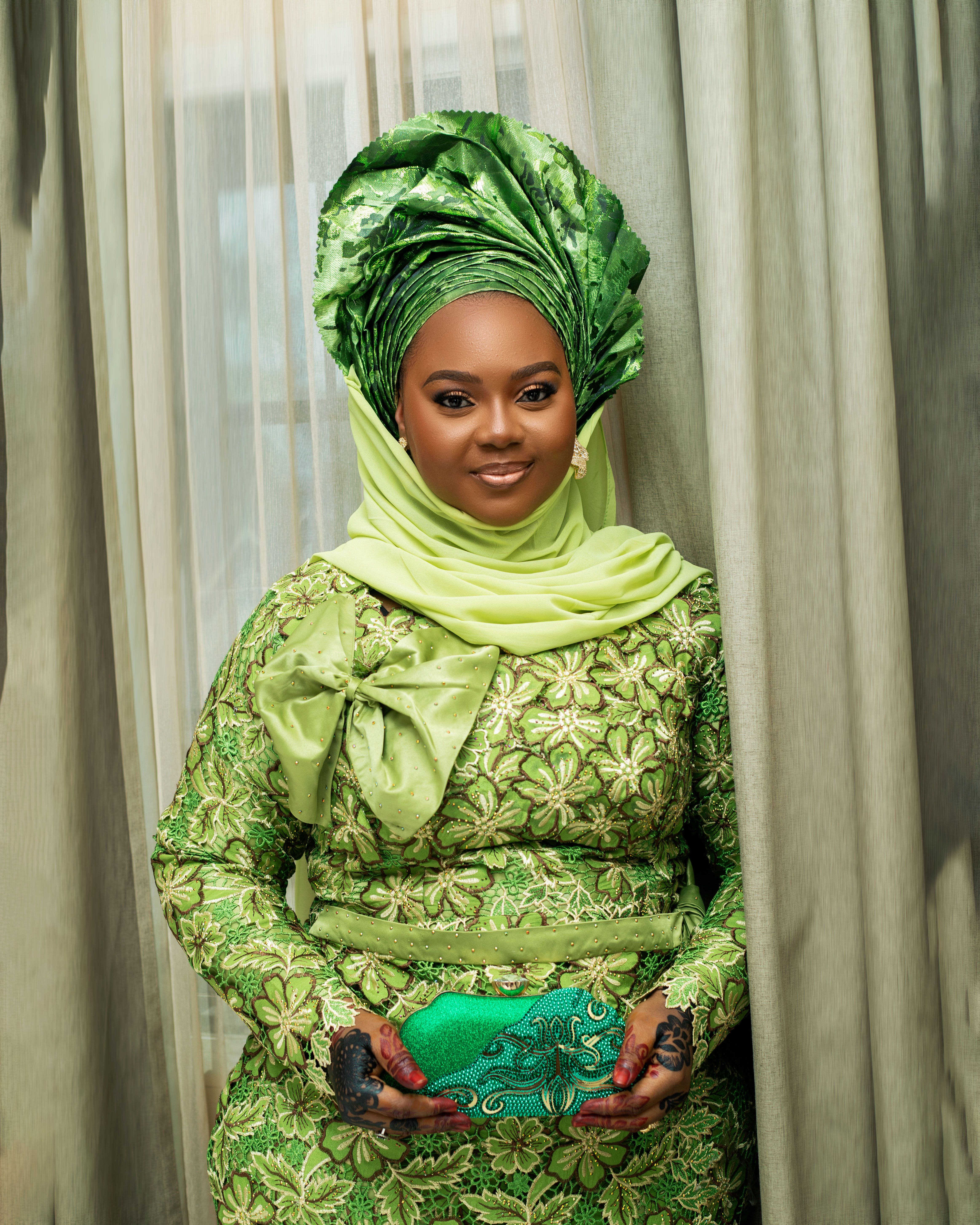 Elegant Woman in Traditional Green African Attire · Free Stock Photo