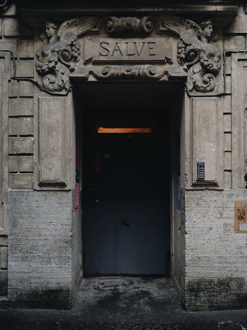 Puerta De Entrada Al Edificio