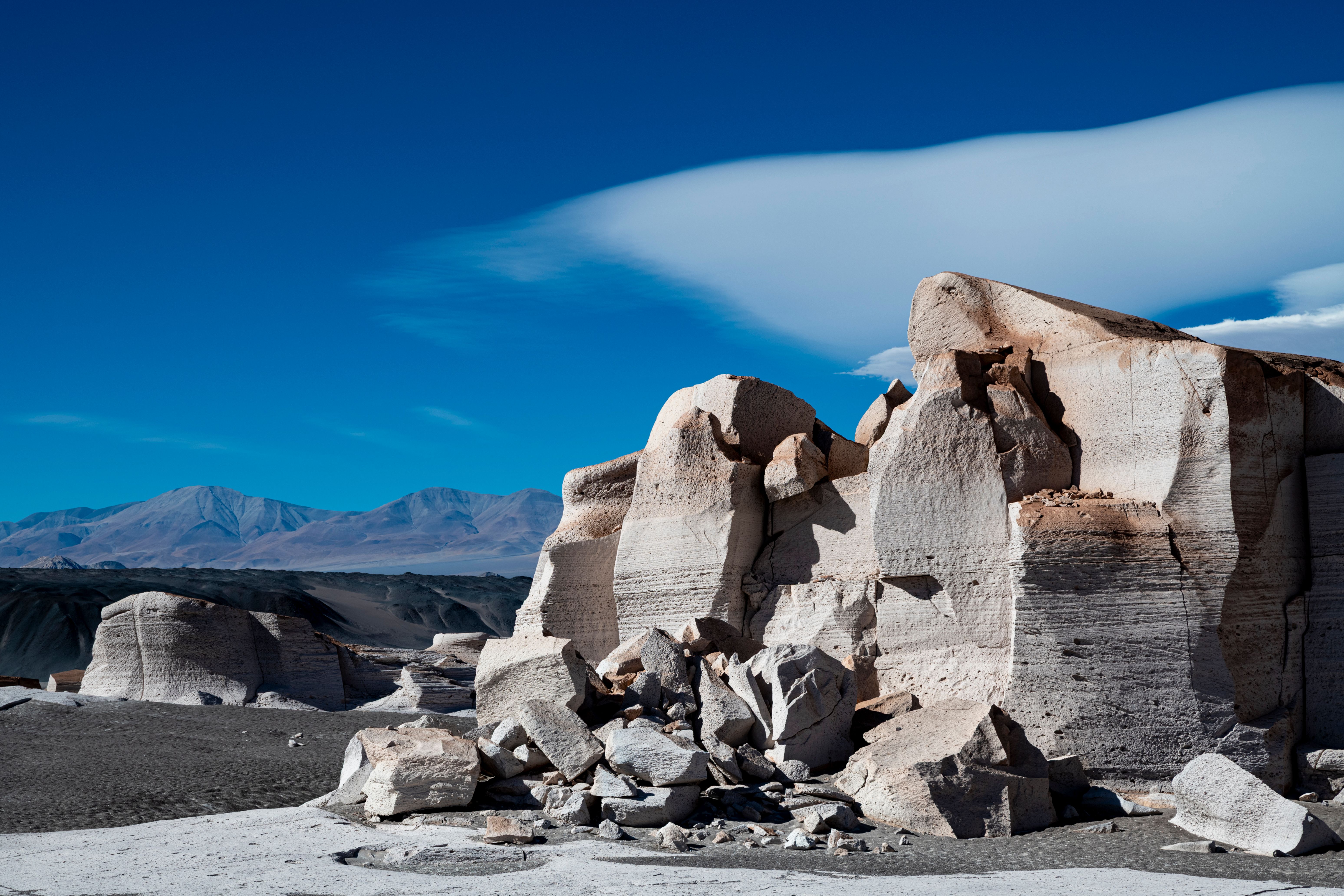 Stunning White Rock Formations in Desert Landscape · Free Stock Photo