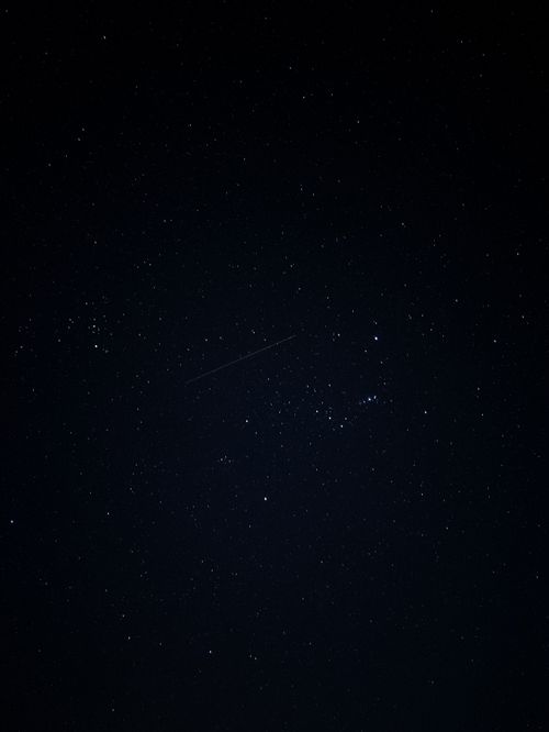 Free A tranquil dark sky scattered with shining stars, ideal for night sky enthusiasts. Stock Photo