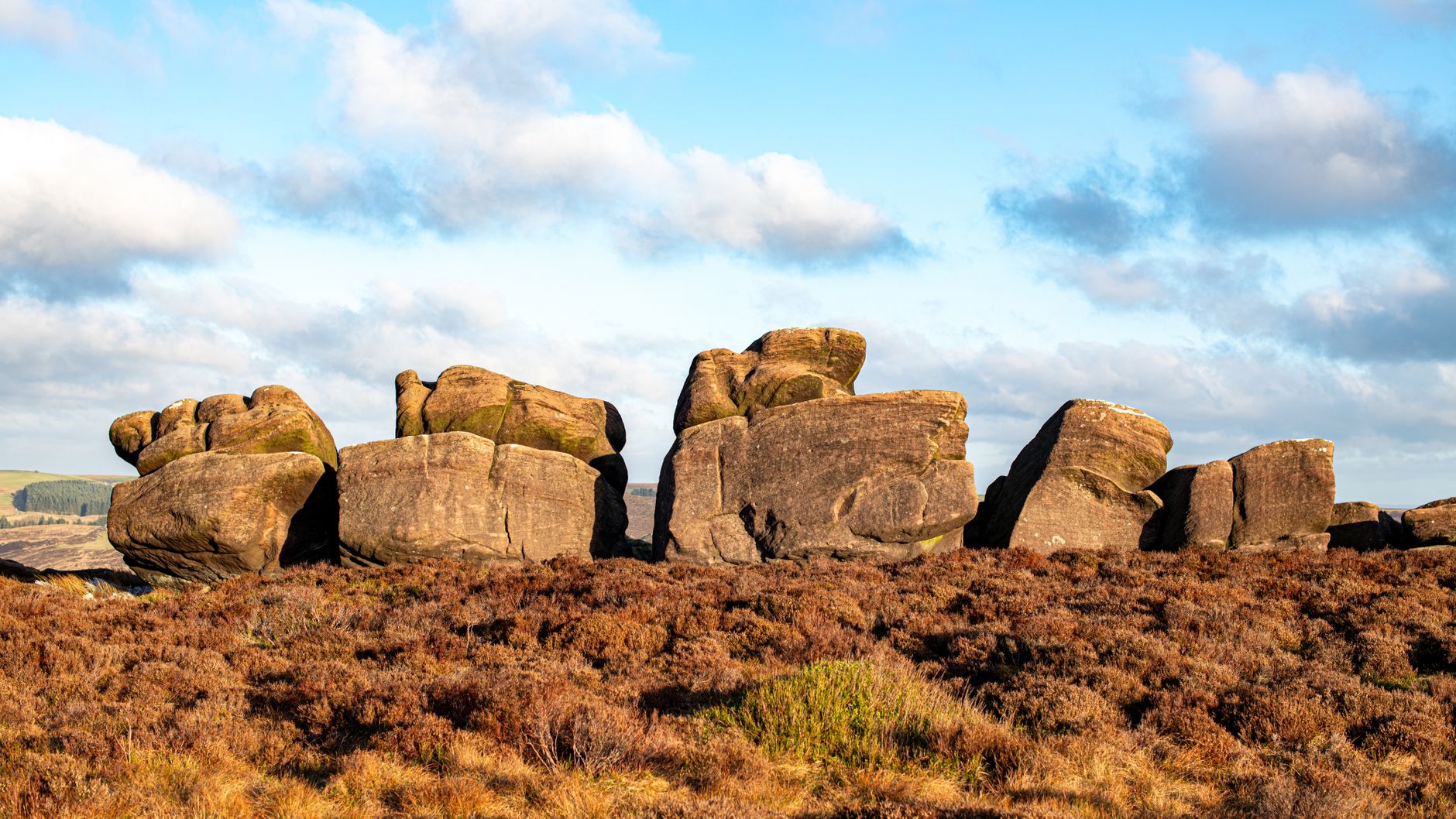 Popular sights in Peak District National Park Landmarks in Peak District National Park