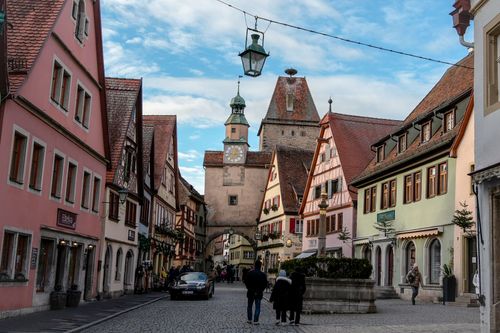 Free Picturesque street scene in Rothenburg ob der Tauber with historic architecture. Stock Photo