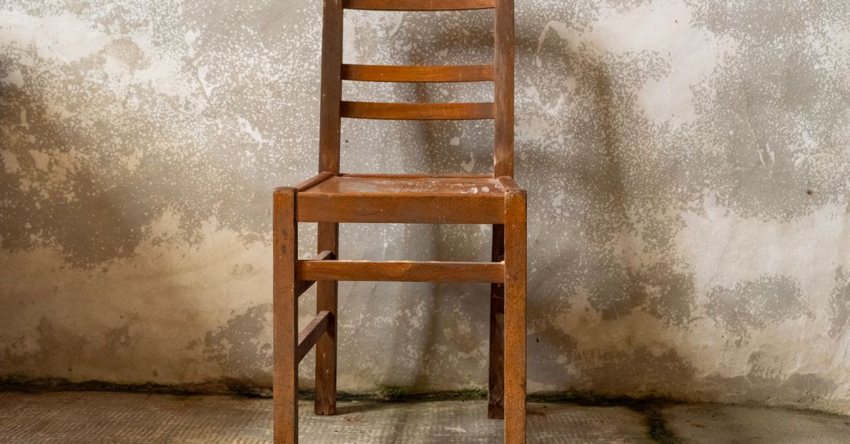 Comment Préparer un Meuble Avant Restauration : Guide Pratique