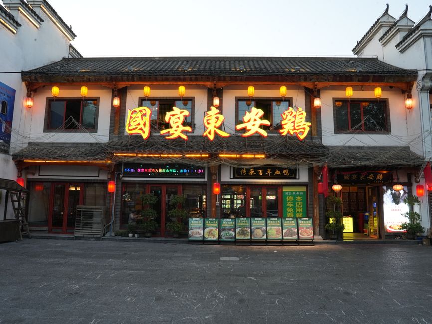 Ottawa's Iconic Yangtze Restaurant Building Sits Empty in Chinatown