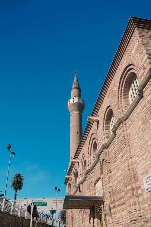 Free A beautiful view of an Ottoman-style mosque in Istanbul under clear blue skies. Stock Photo