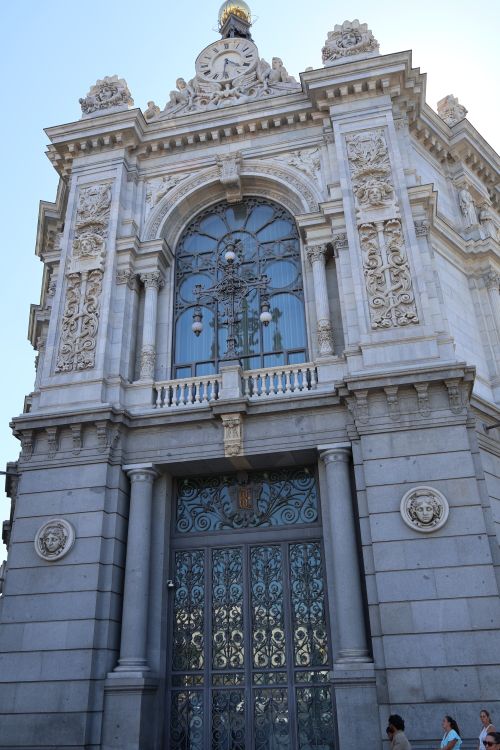 Free A stunning building facade showcasing ornate Baroque architecture with intricate sculptures and large arched windows. Stock Photo