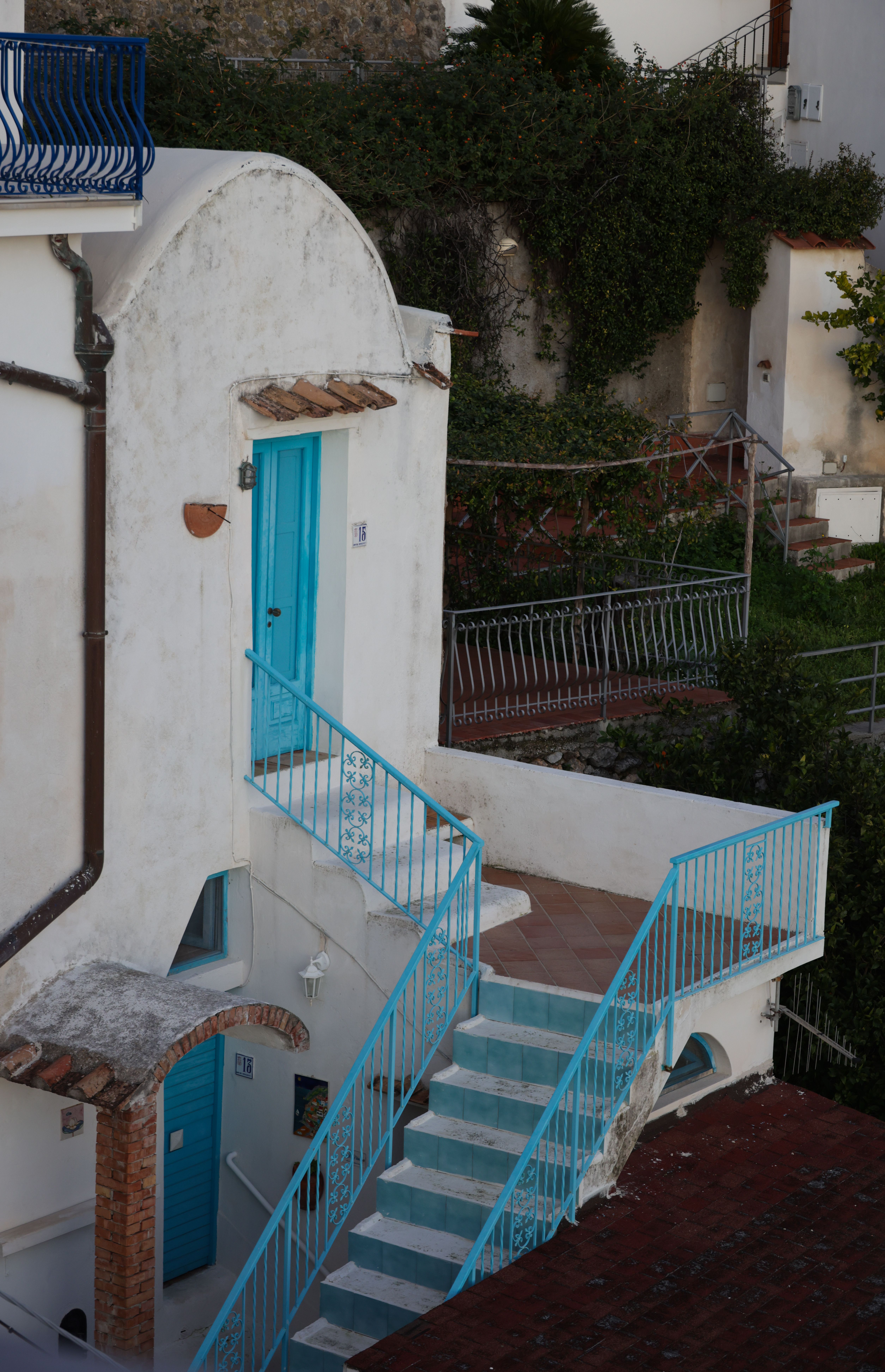 Charming Mediterranean Staircase in Italy · Free Stock Photo