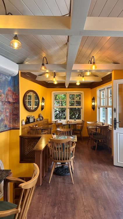 Cozy Cafe with Wooden Interior and Warm Lighting · Free Stock Photo