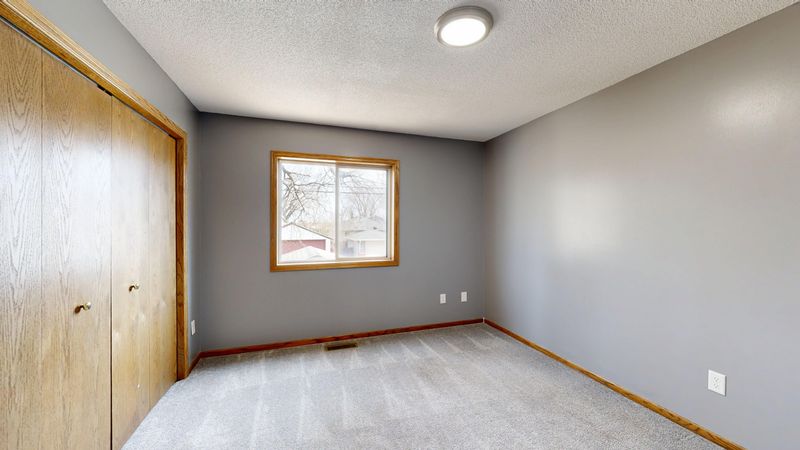 Decluttering and Minimalist Styling