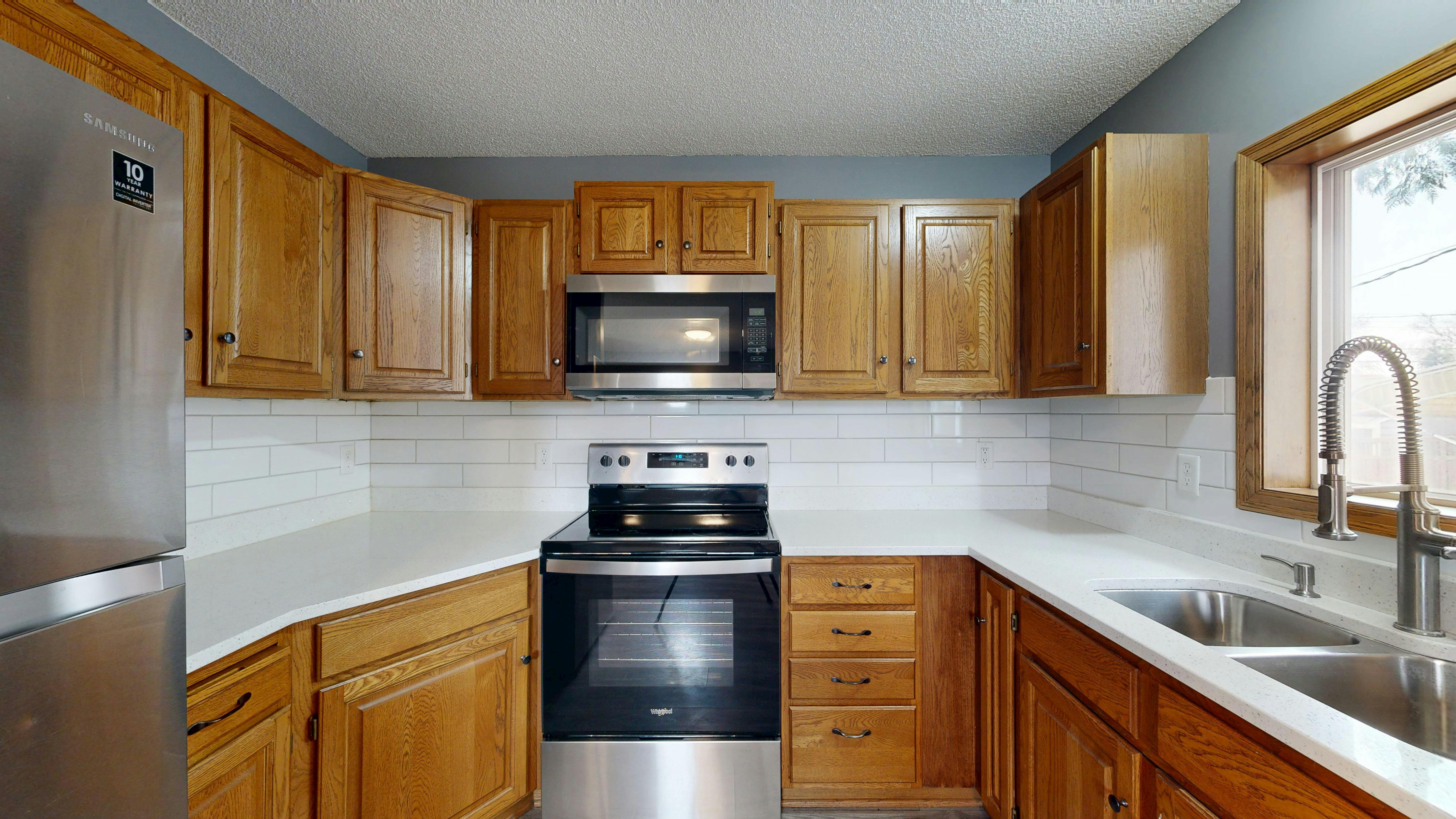 Kitchen With Mirrors And Reflective Backsplashes