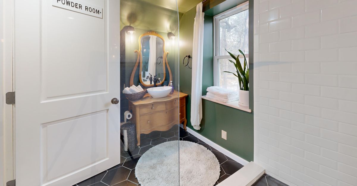 How Smart Mirrors Enhance Your Daily Routine