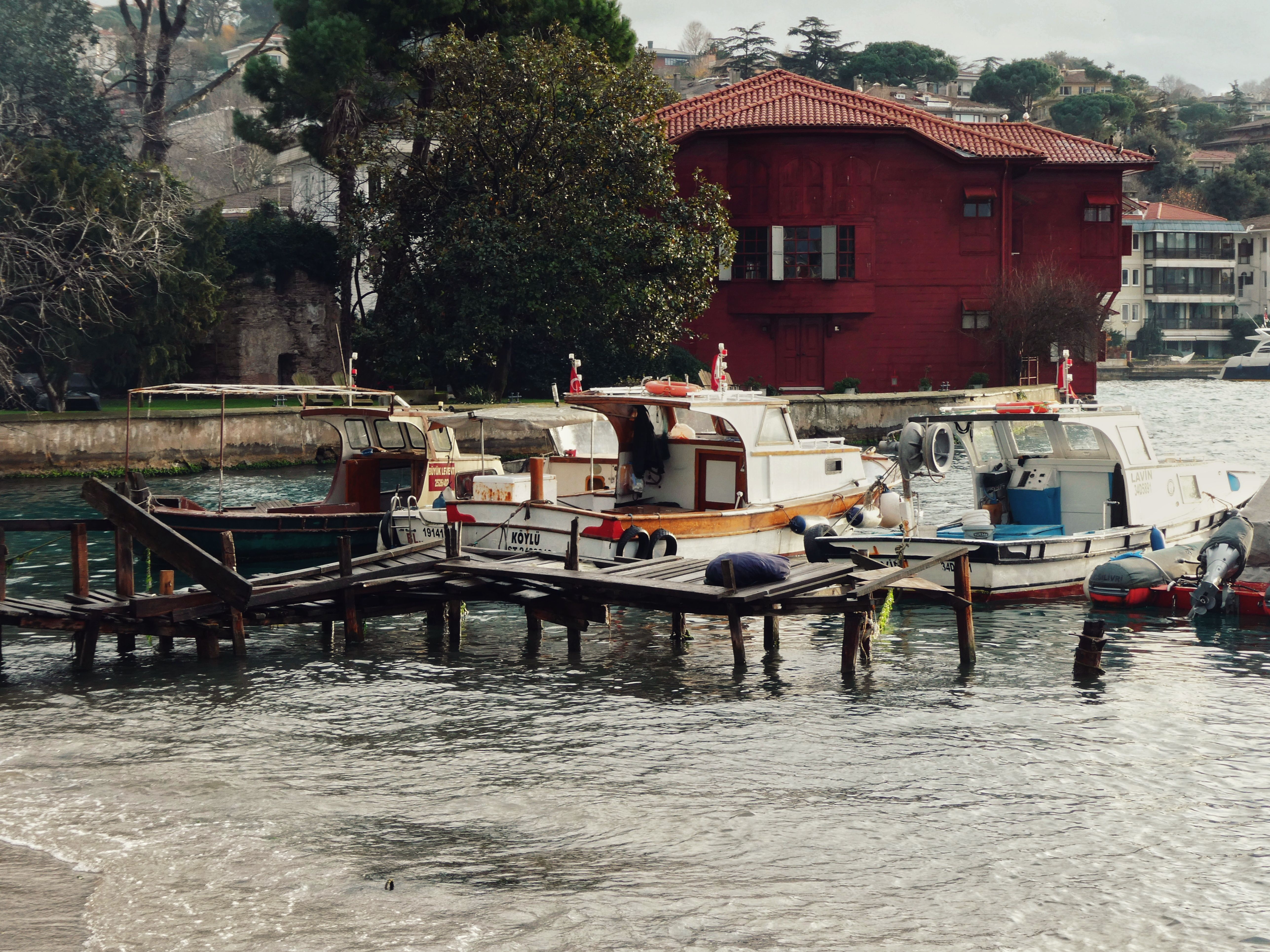 Scenic View of Boats in İstanbul Harbor · Free Stock Photo