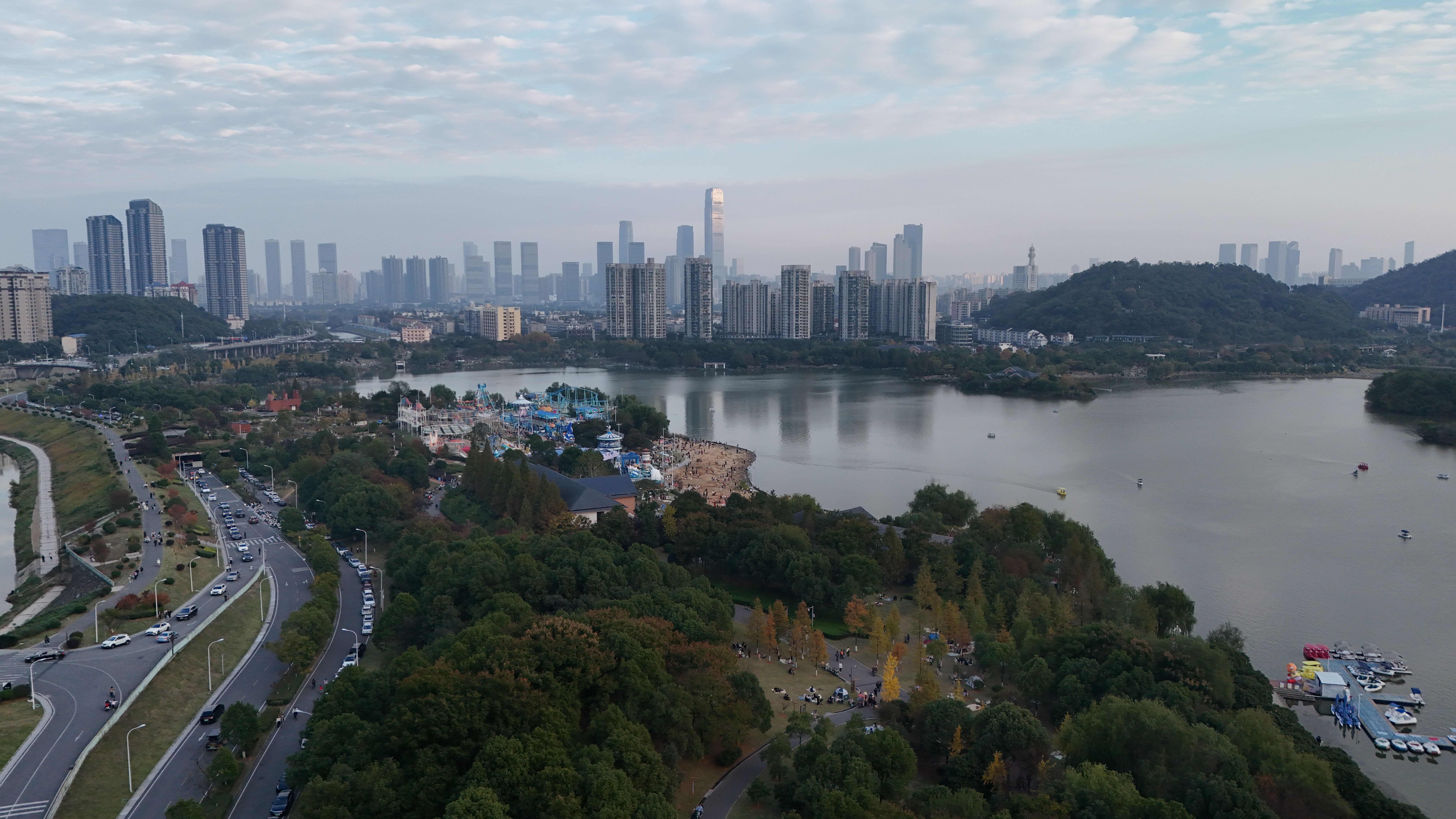 Dongting Lake Hunan Guide 2026: Yueyang Tower, Migratory Birds & Water Landscapes