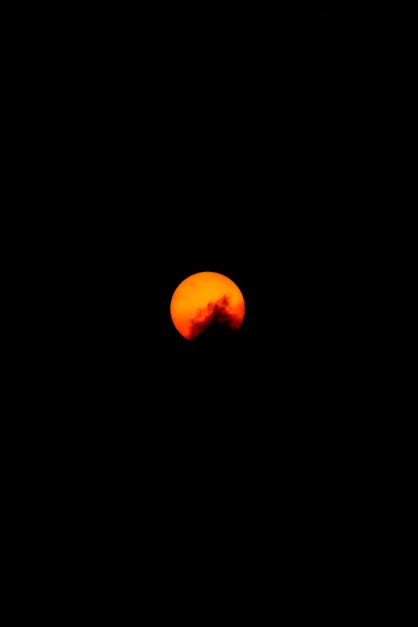 Orange Moon in the Sky · Free Stock Photo