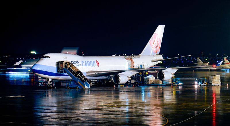 Night cargo loading