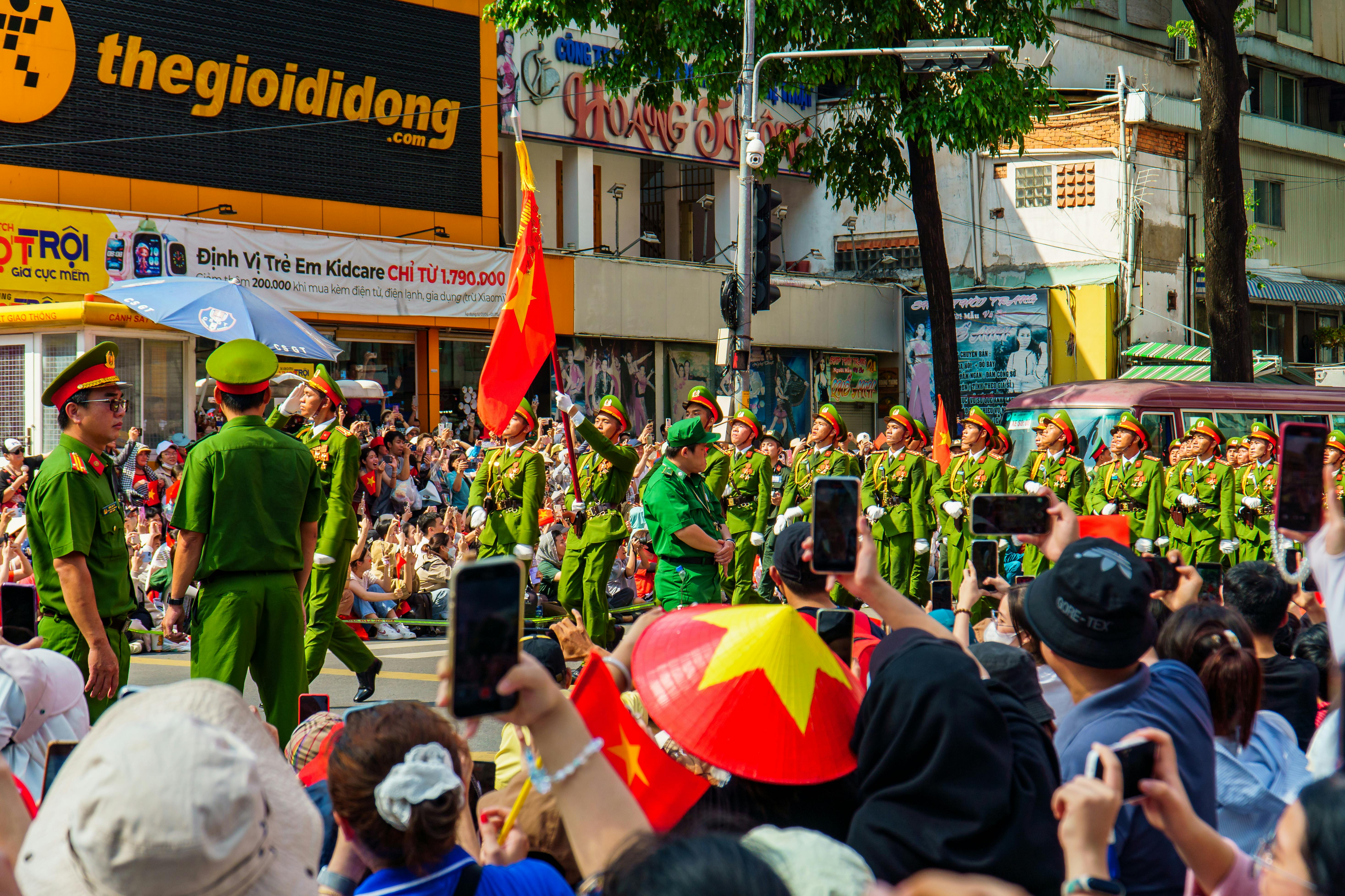 Fearr Merlin Maireachtáil Hand Péinteáil Abstract Bán Agus Donn Ceirmeacha  Vása mhonarcha agus soláthraithe | Maireachtáil MERLIN, image size:5866x3911