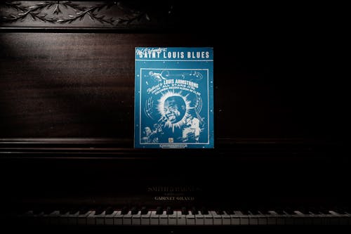 бесплатная Фото деревянного пианино крупным планом Стоковое фото