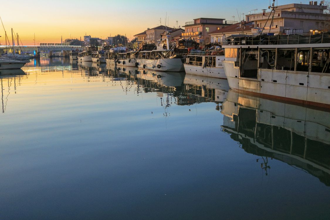 Peaceful Sunset at Harbor with Docked Boats · Free Stock Photo