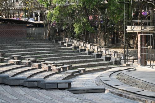 Free Modern open air amphitheater with stone steps in Mumbai, ideal for events. Stock Photo