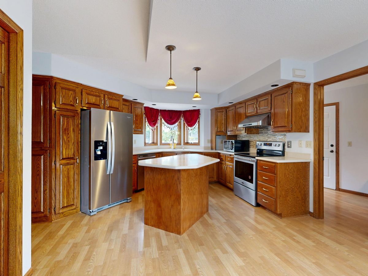 Light Grey and Oak Kitchens: Airy and Calm