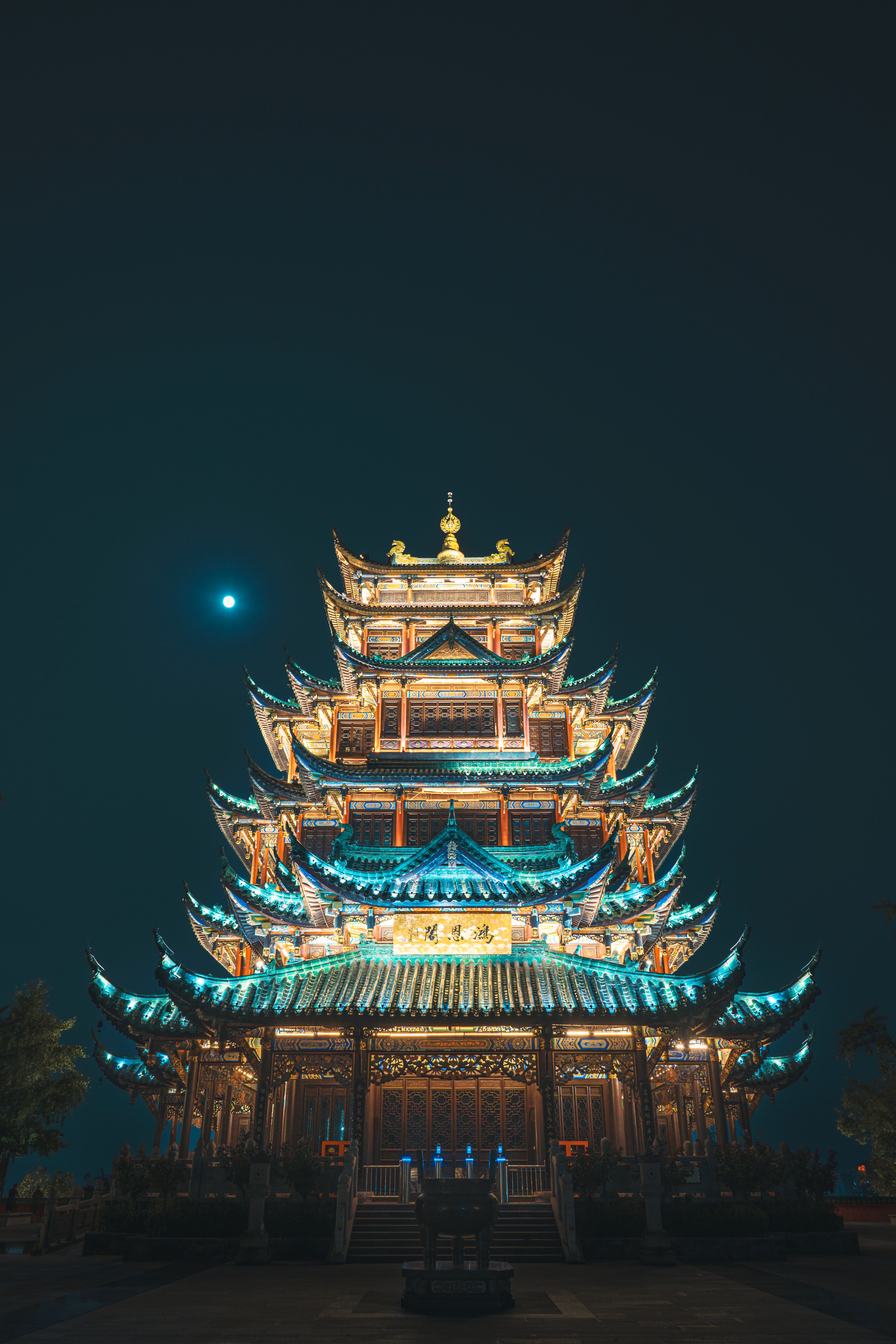 [ColoSach]-stunning-illuminated-traditional-pagoda-under-the-night-sky-with-moonlight.