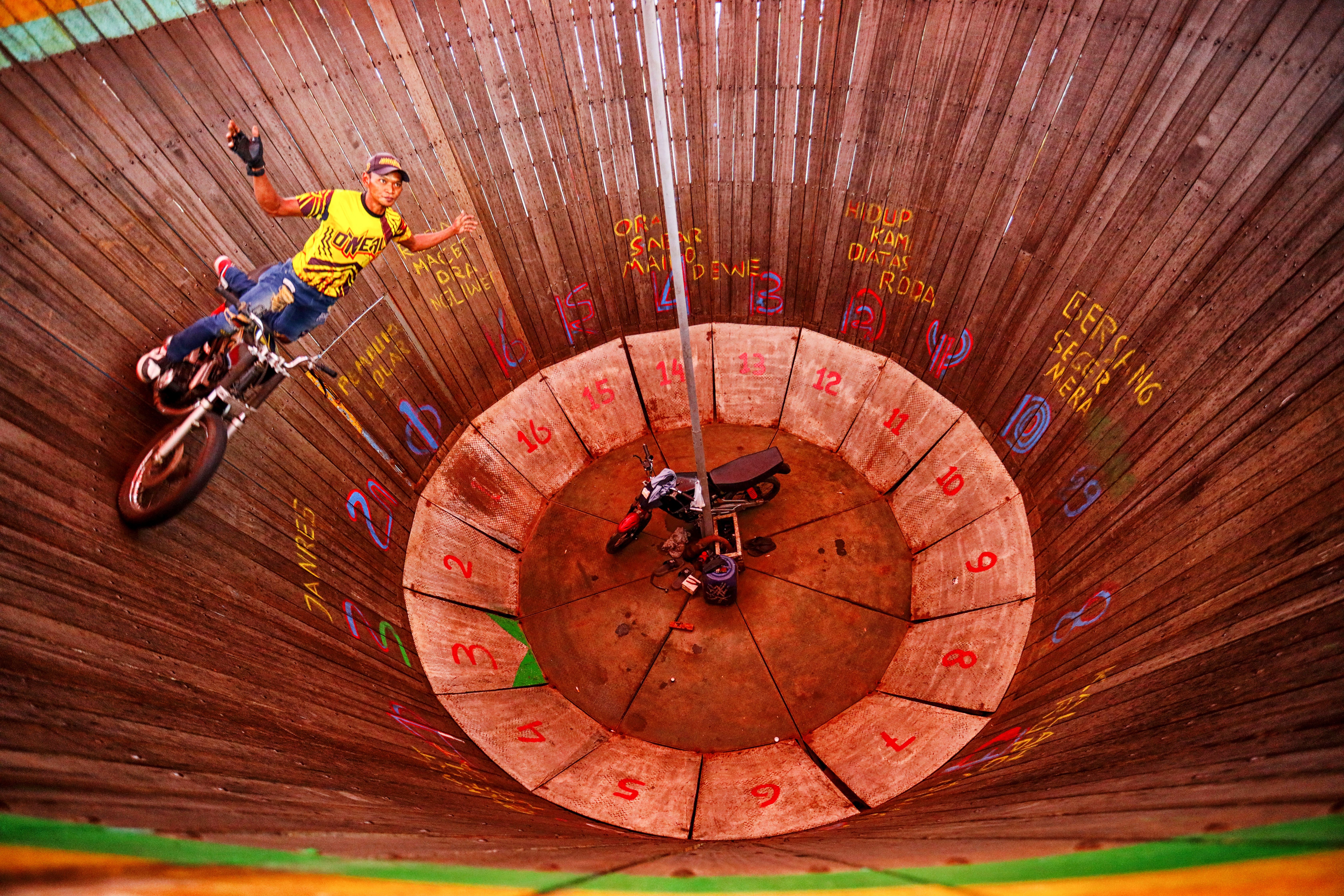 Daredevil Wall of Death Performance in Bandung · Free Stock Photo
