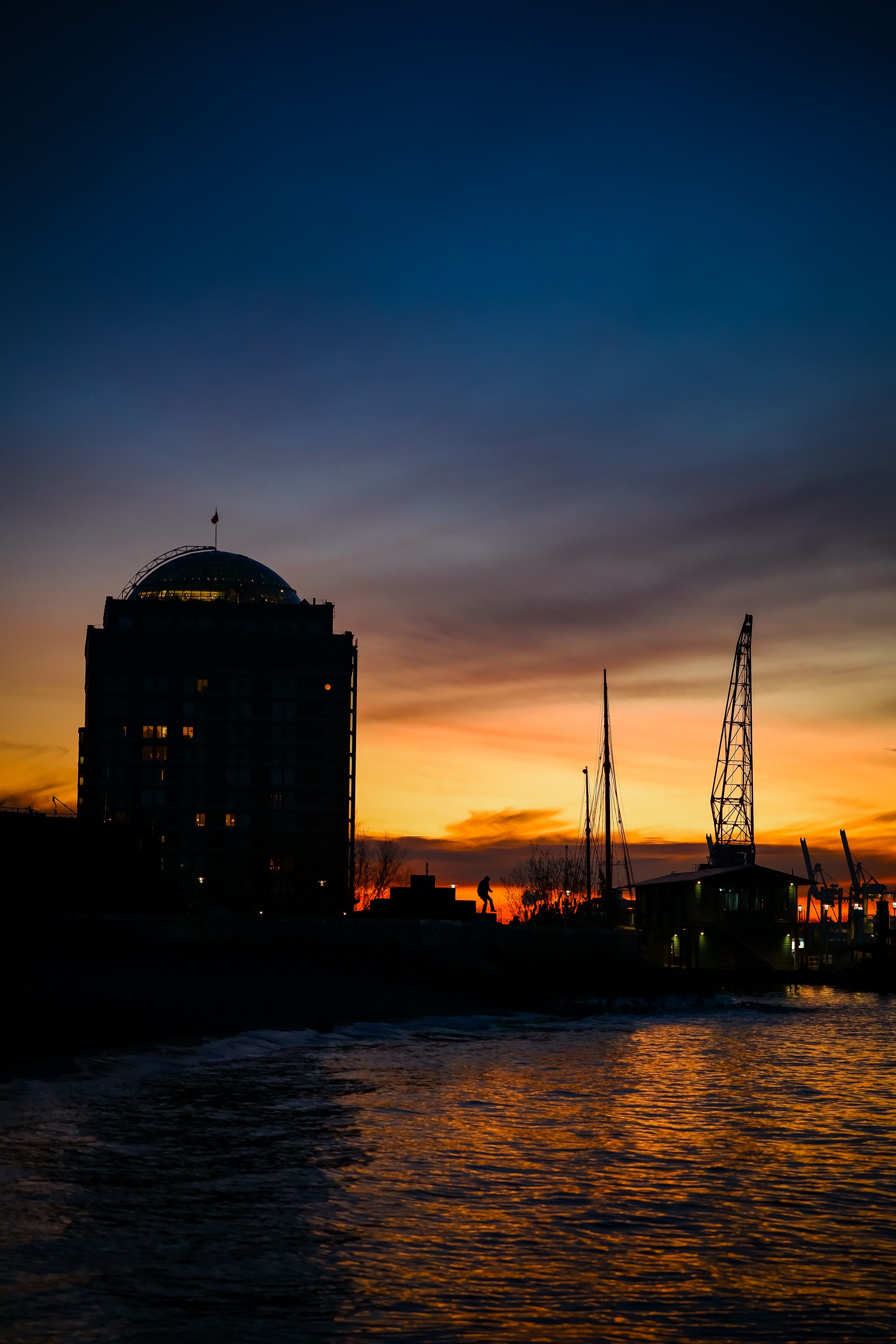 Silhouette of City Skyline at Sunset · Free Stock Photo