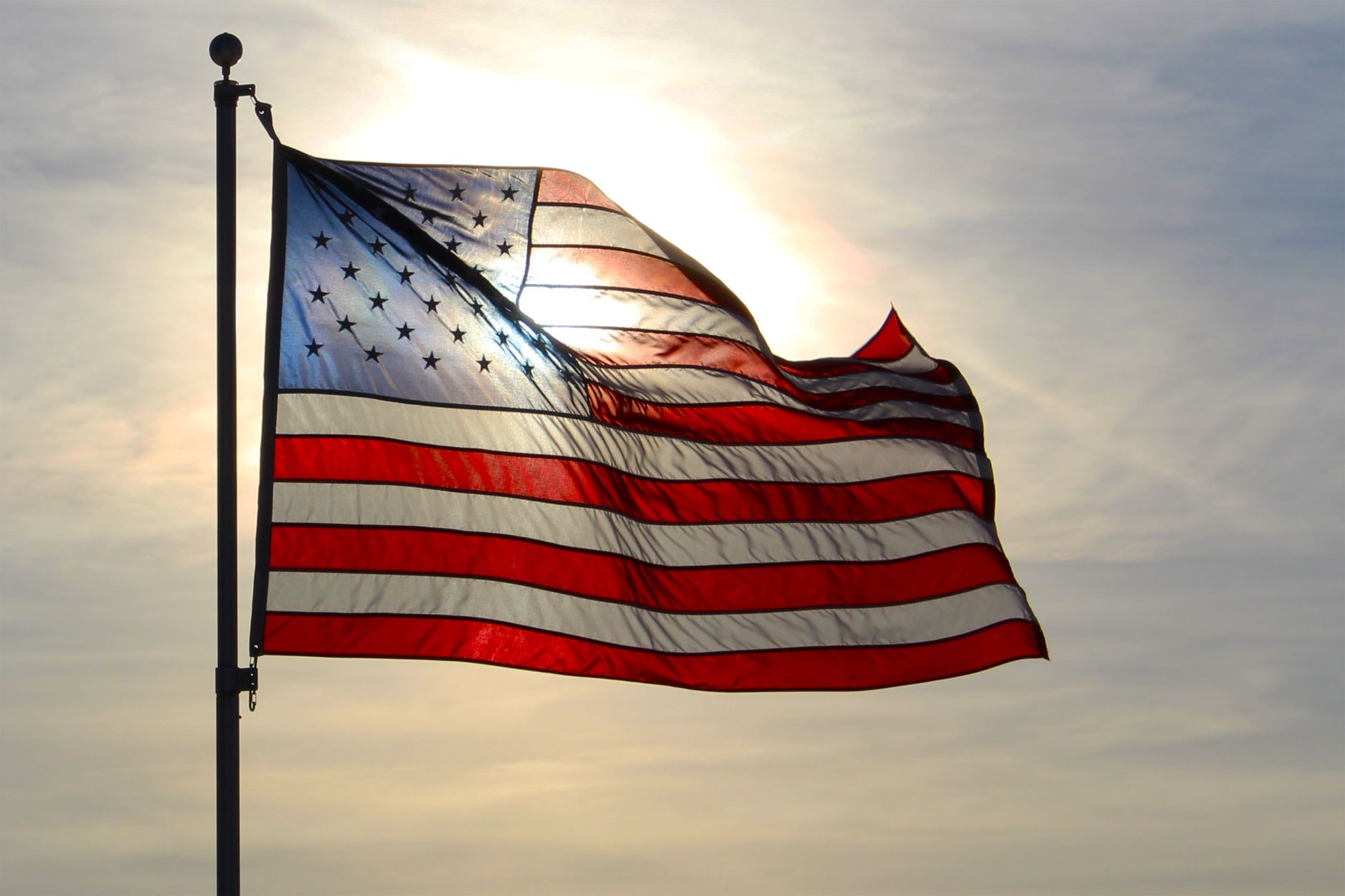 US Media Outlets Reflect on American Optimism and Identity