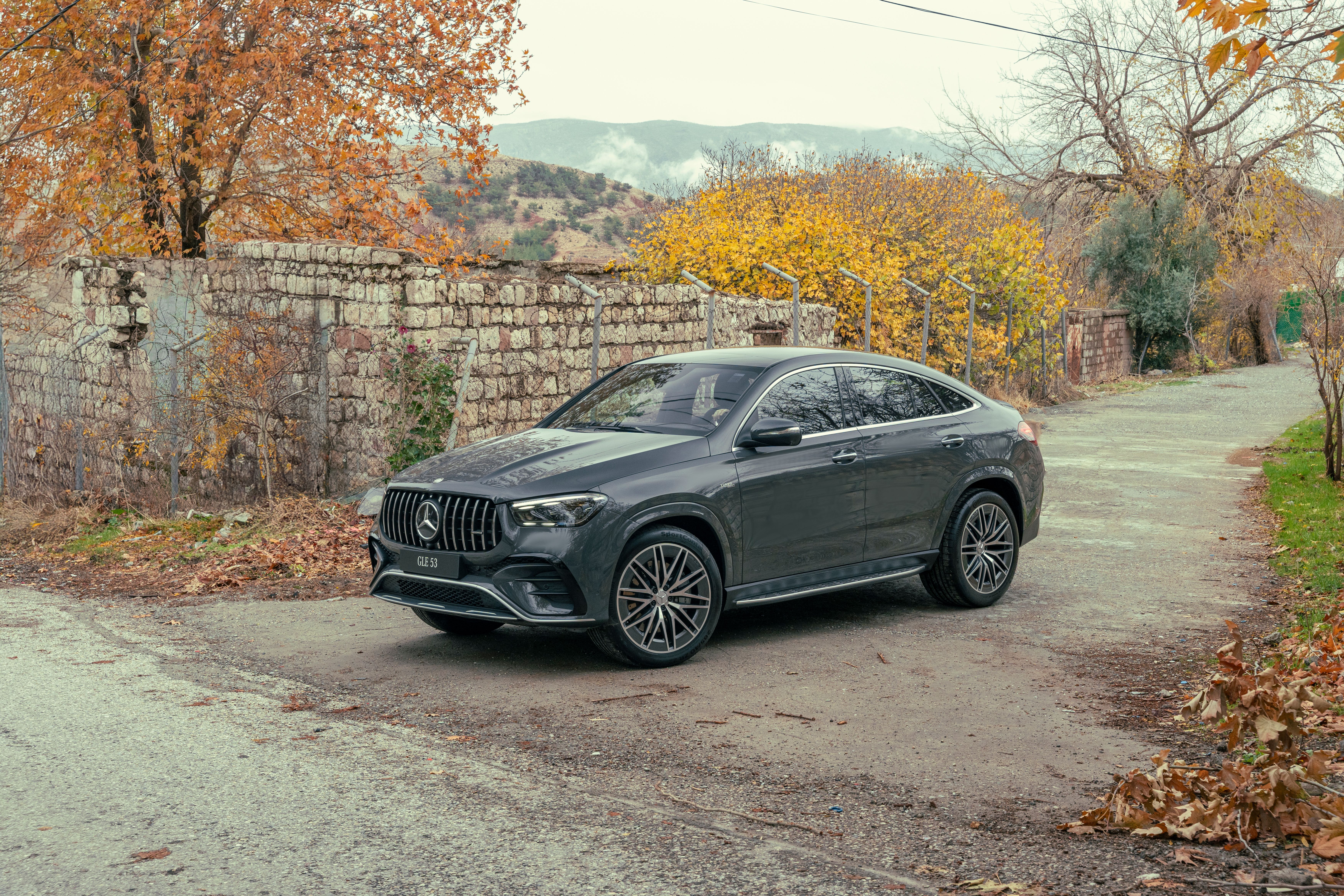 Sleek Mercedes-Benz SUV in Scenic Autumn Setting · Free Stock Photo