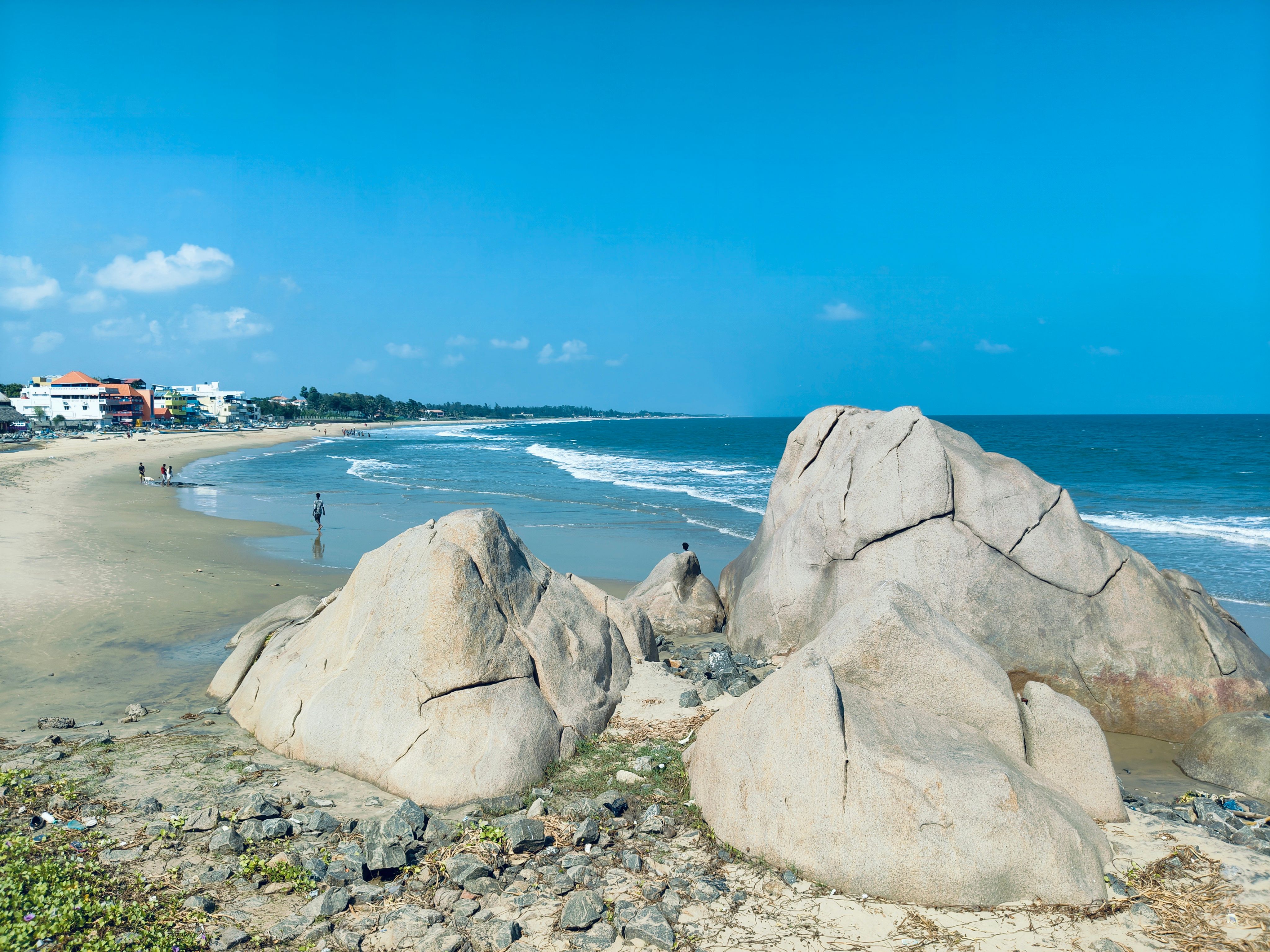 Scenic Coastal Beach with Rock Formations · Free Stock Photo