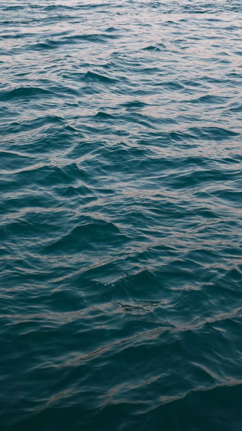 Free Calm and soothing sea waves on the Bosphorus Strait, capturing serene water textures at dusk in İstanbul, Türkiye. Stock Photo