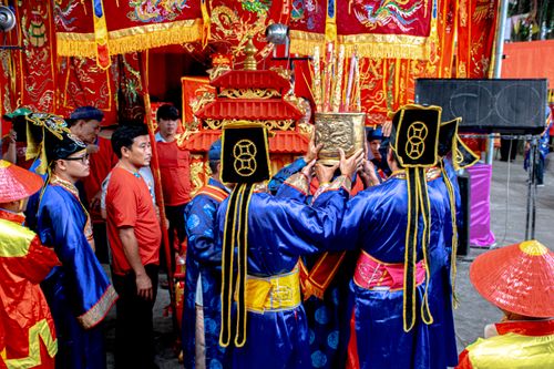 Free Colorful ceremony in Thuận An, Bình Dương, displaying traditional Vietnamese clothing and rituals. Stock Photo