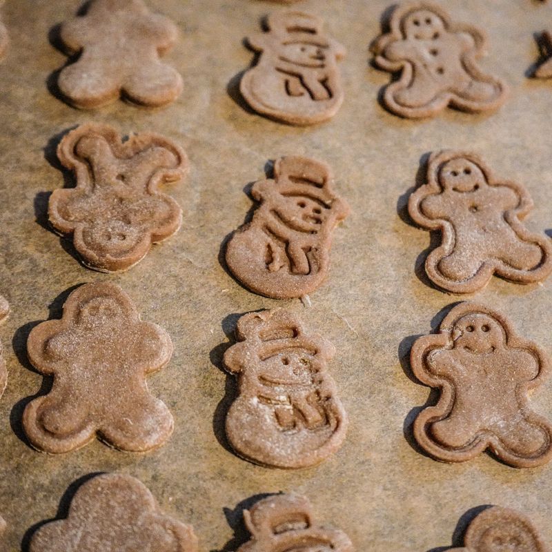 Family Molasses Rye Spice Cookies