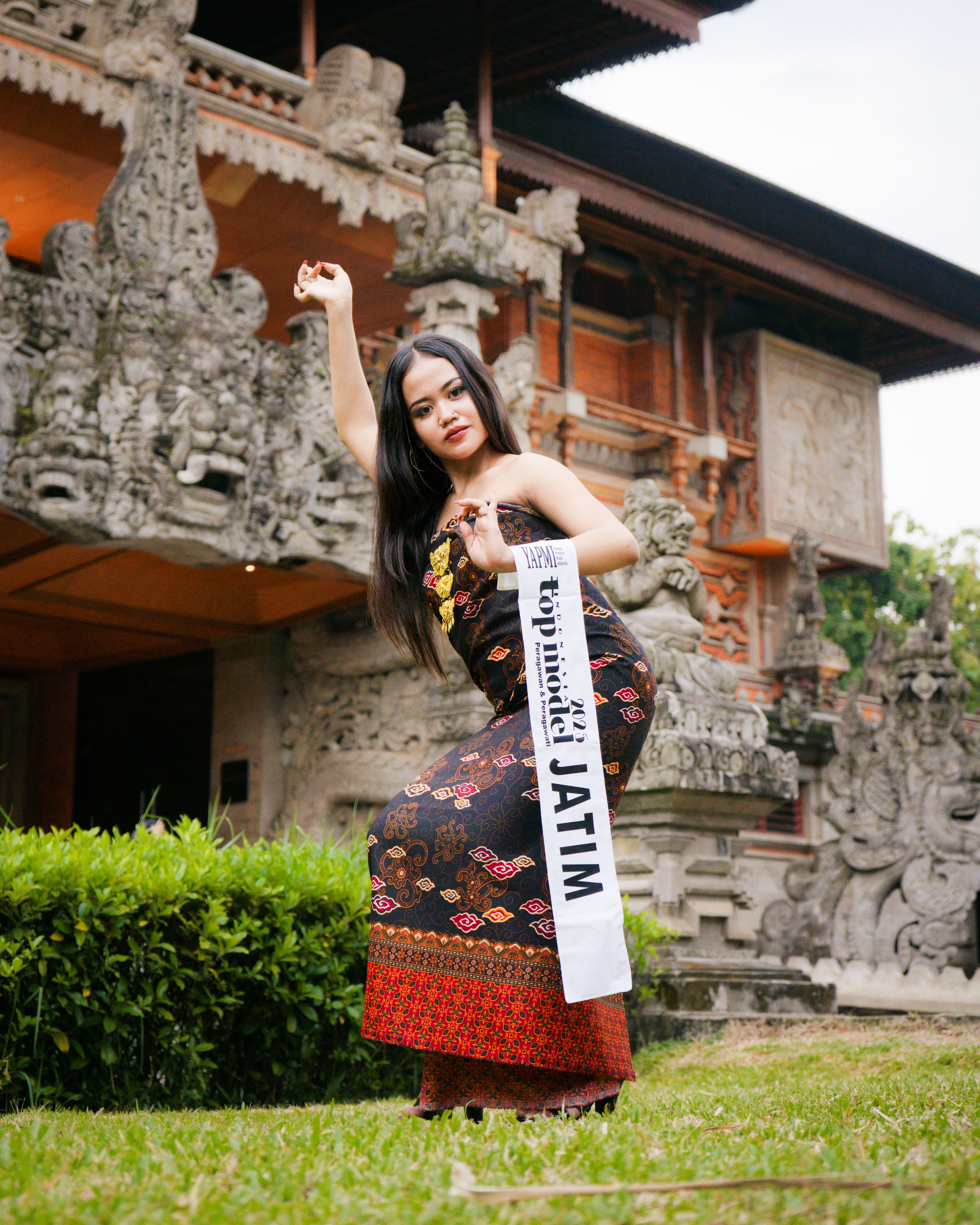 traditional dress indonesia Sophia Tolli 