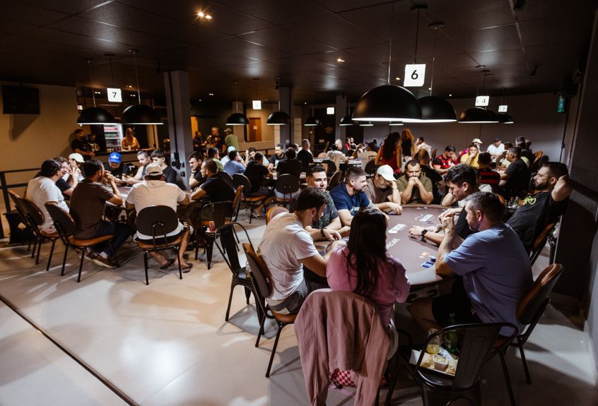 Online Casino: Spielautomaten und Live-Spiele im Überblick