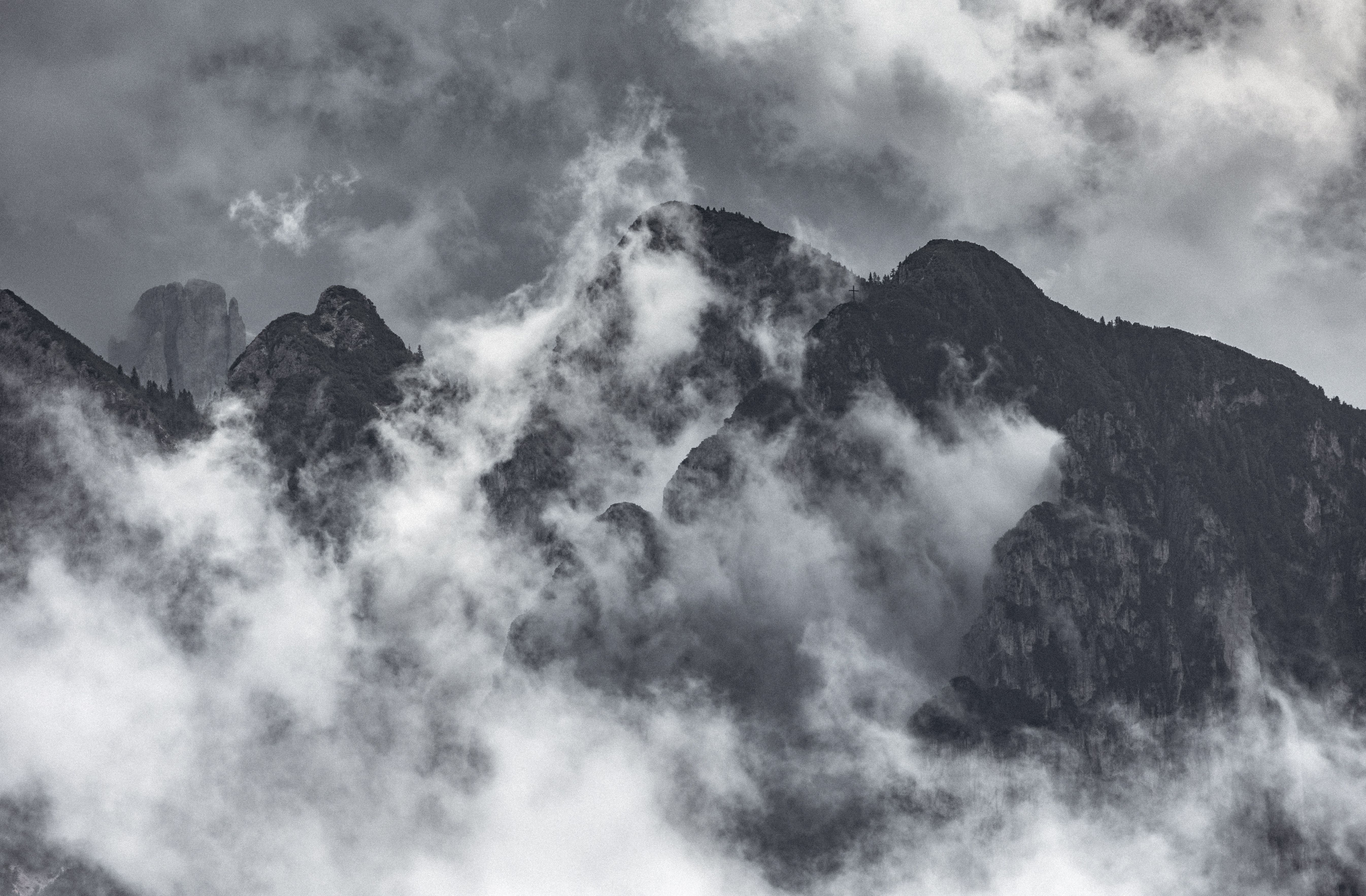 Dramatic Mountain Peaks Shrouded in Mist and Clouds · Free Stock Photo