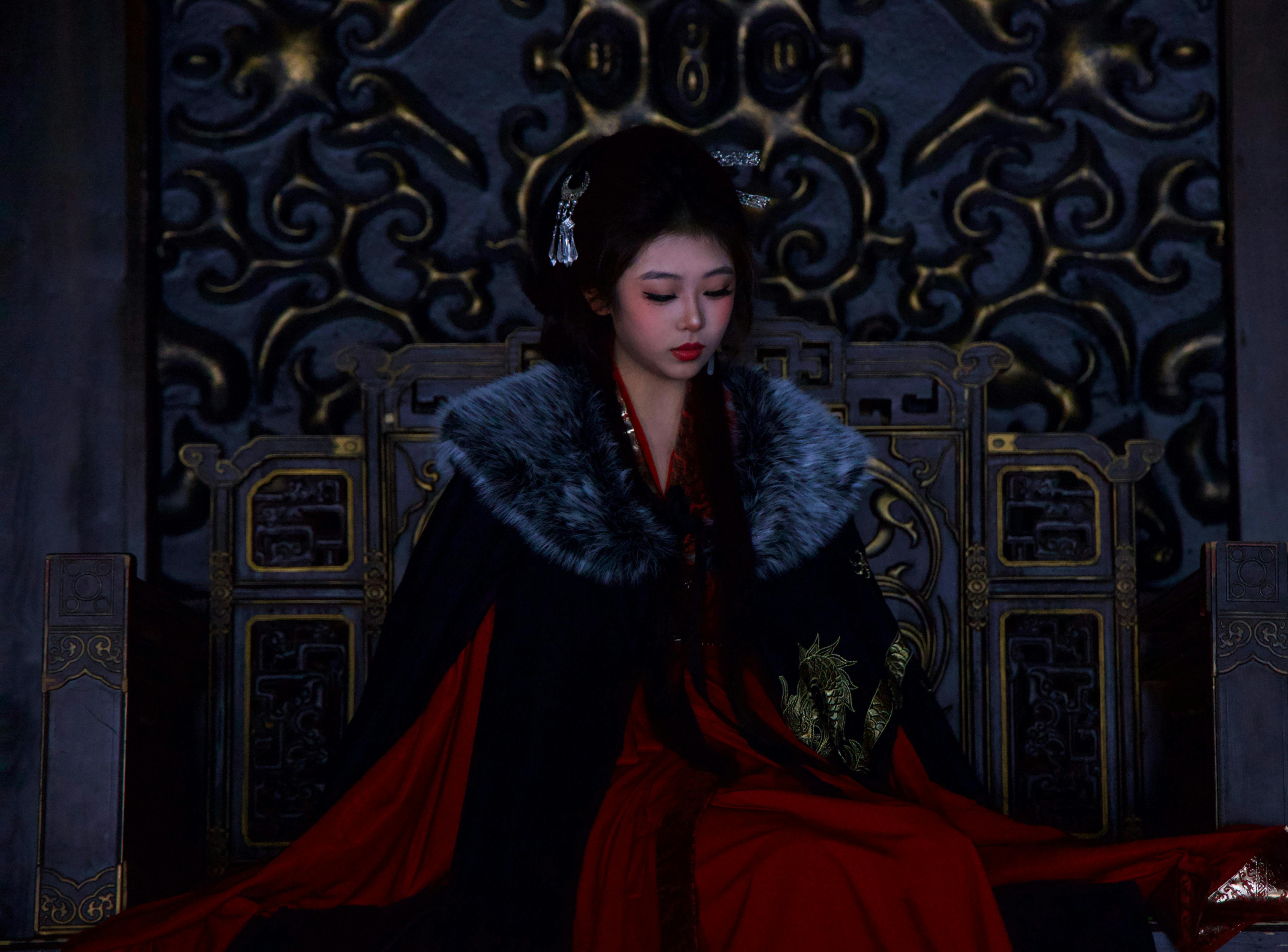 Unveiling the Rarest Scents in Luxury Perfumes