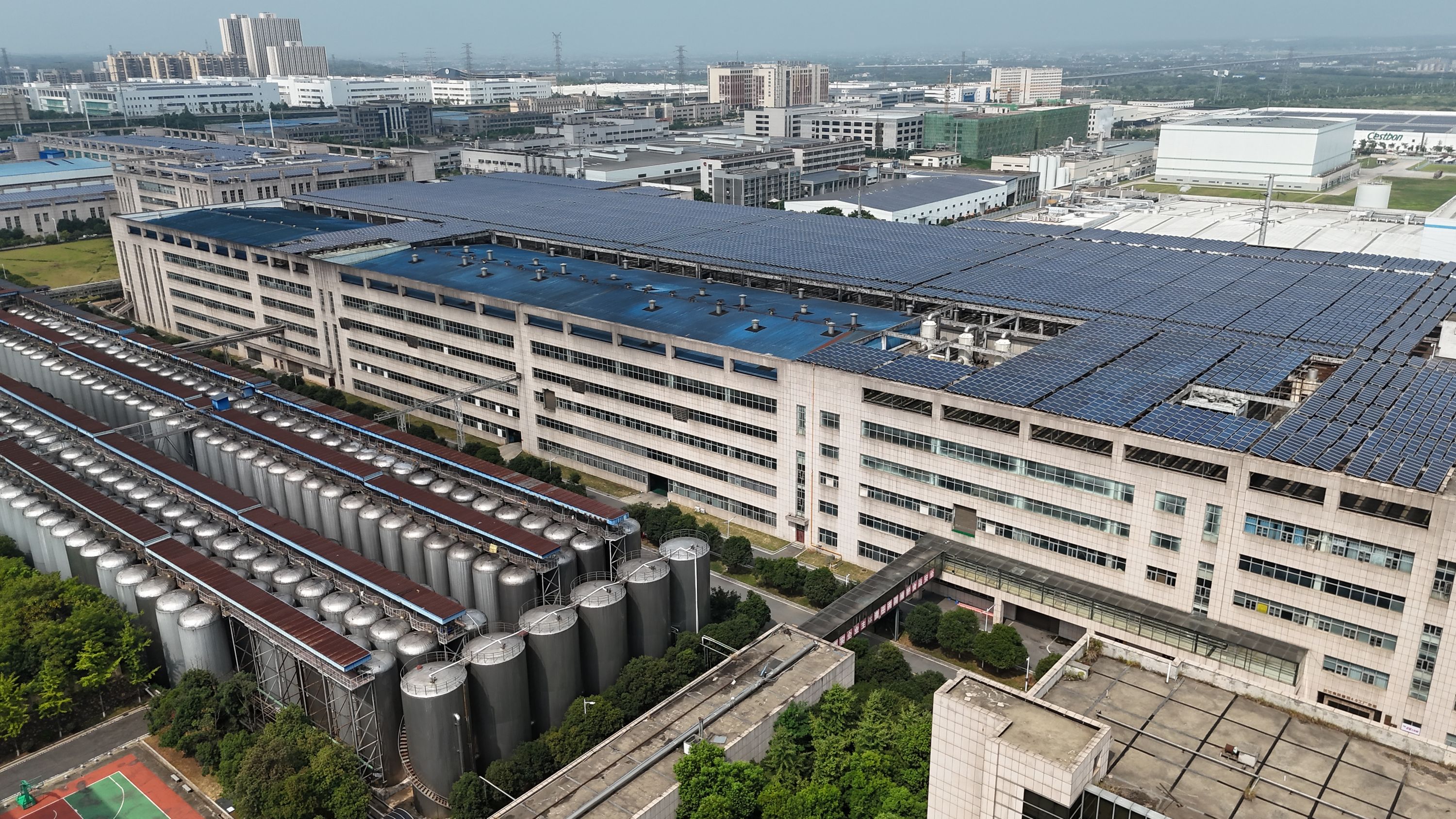 Commercial solar system installation