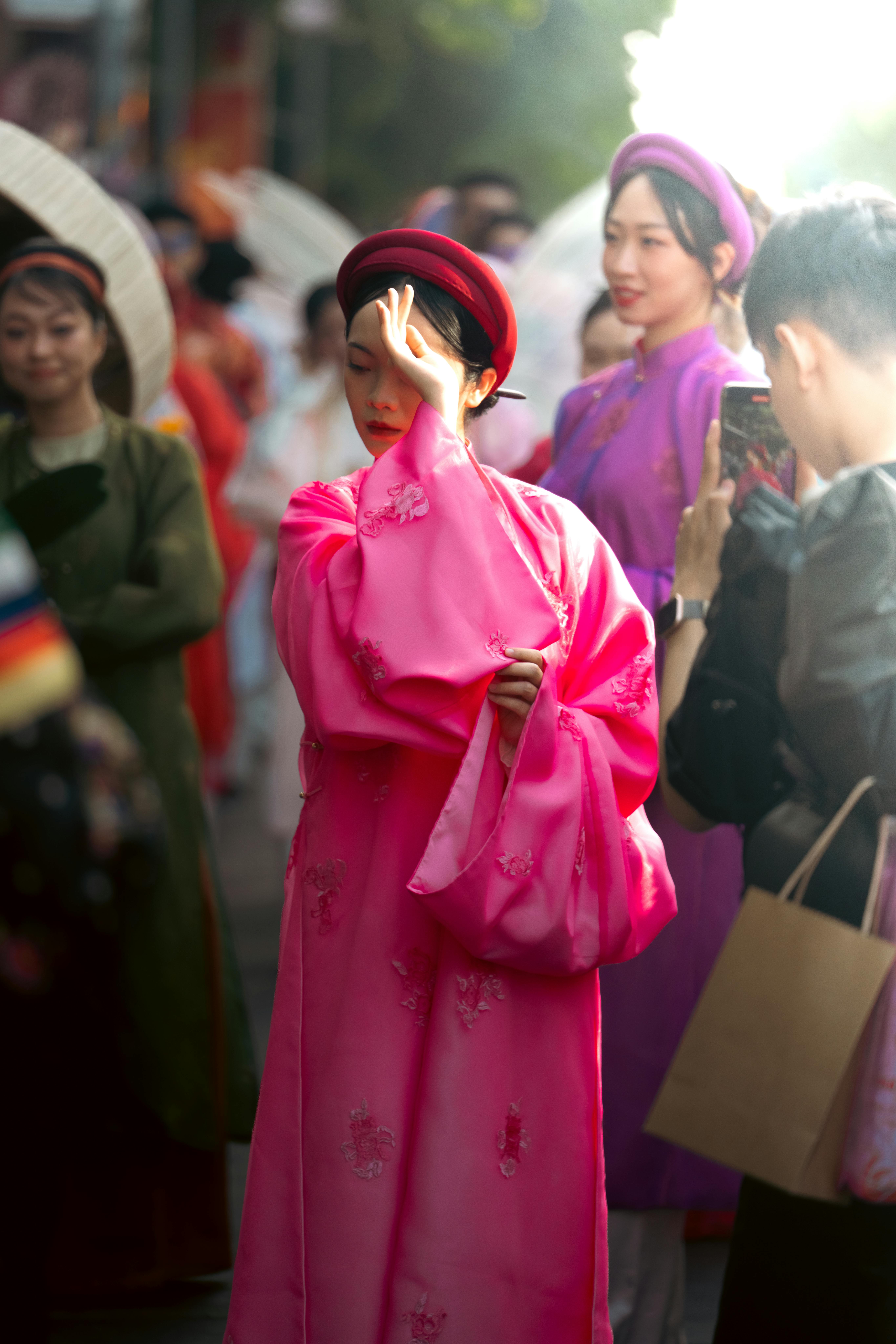 How do Americans experience multiculturalism through food, neighborhoods, and schools?