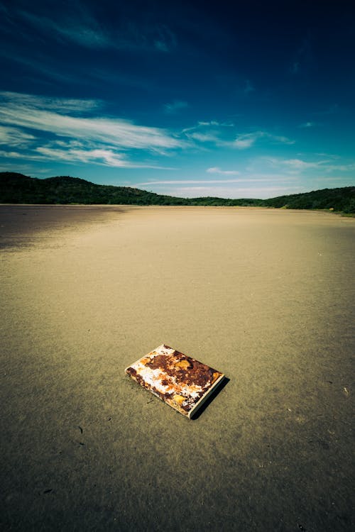 Darmowe zdjęcie z galerii z błękitne niebo, piasek, pustynia