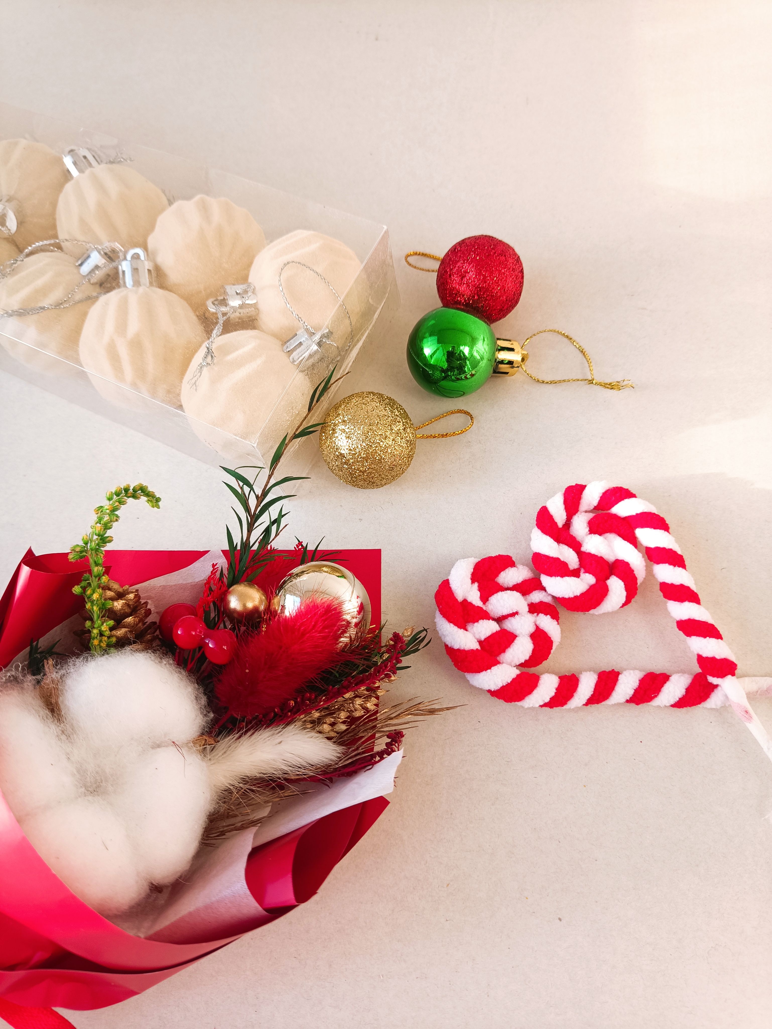 Advent calendar with a small bouquet