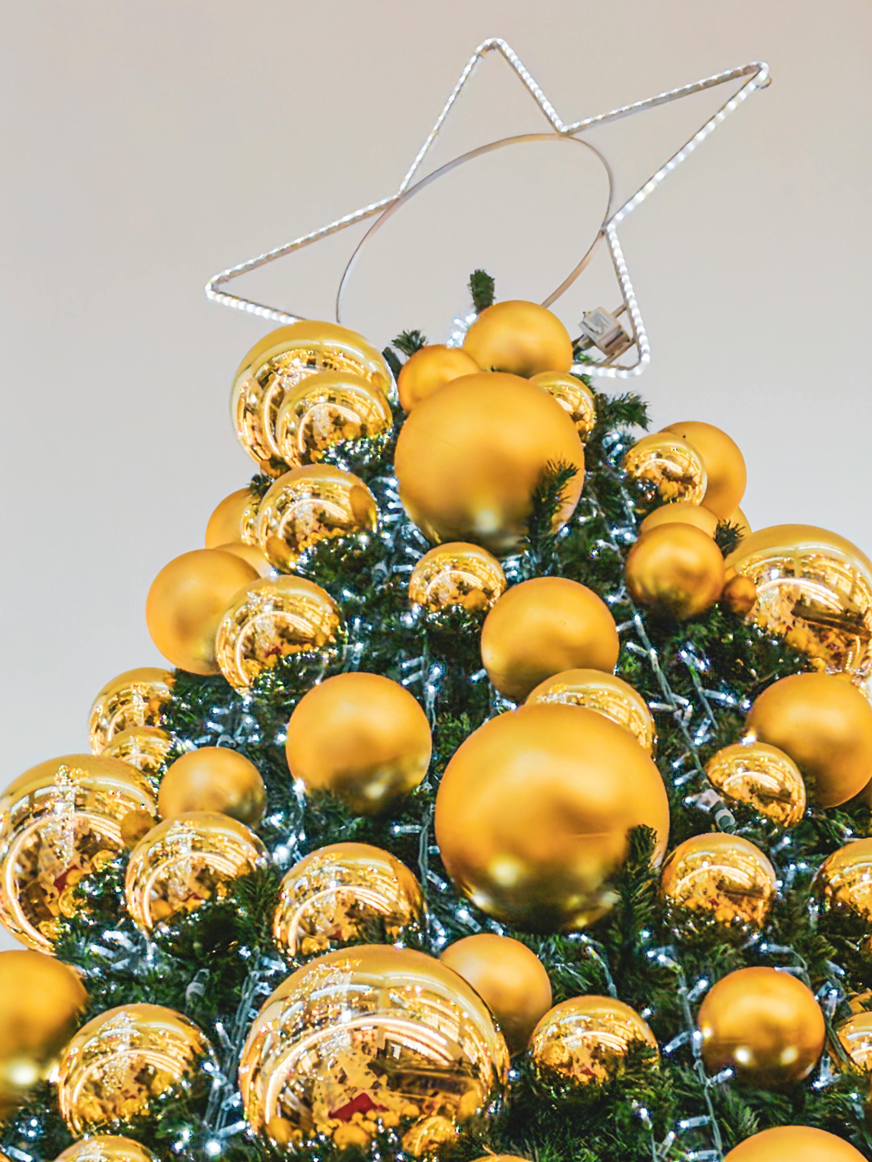 free-photo-of-golden-christmas-ornaments-on-festive-tree.jpeg?auto\u003dcompress\u0026cs\u003dtinysrgb\u0026dpr\u003d1\u0026w\u003d500