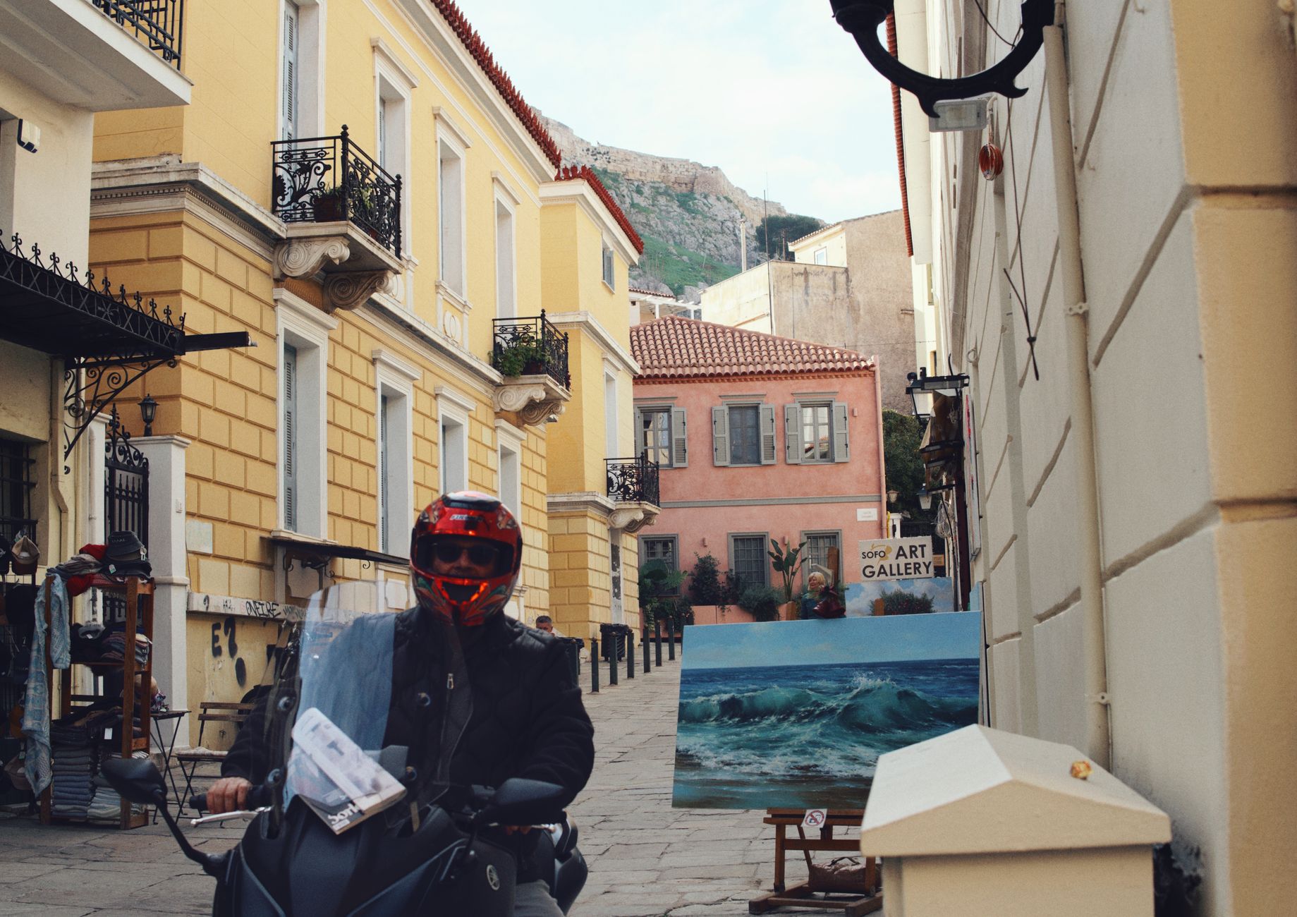 Atina'nın Plaka semtinde bir sokak
