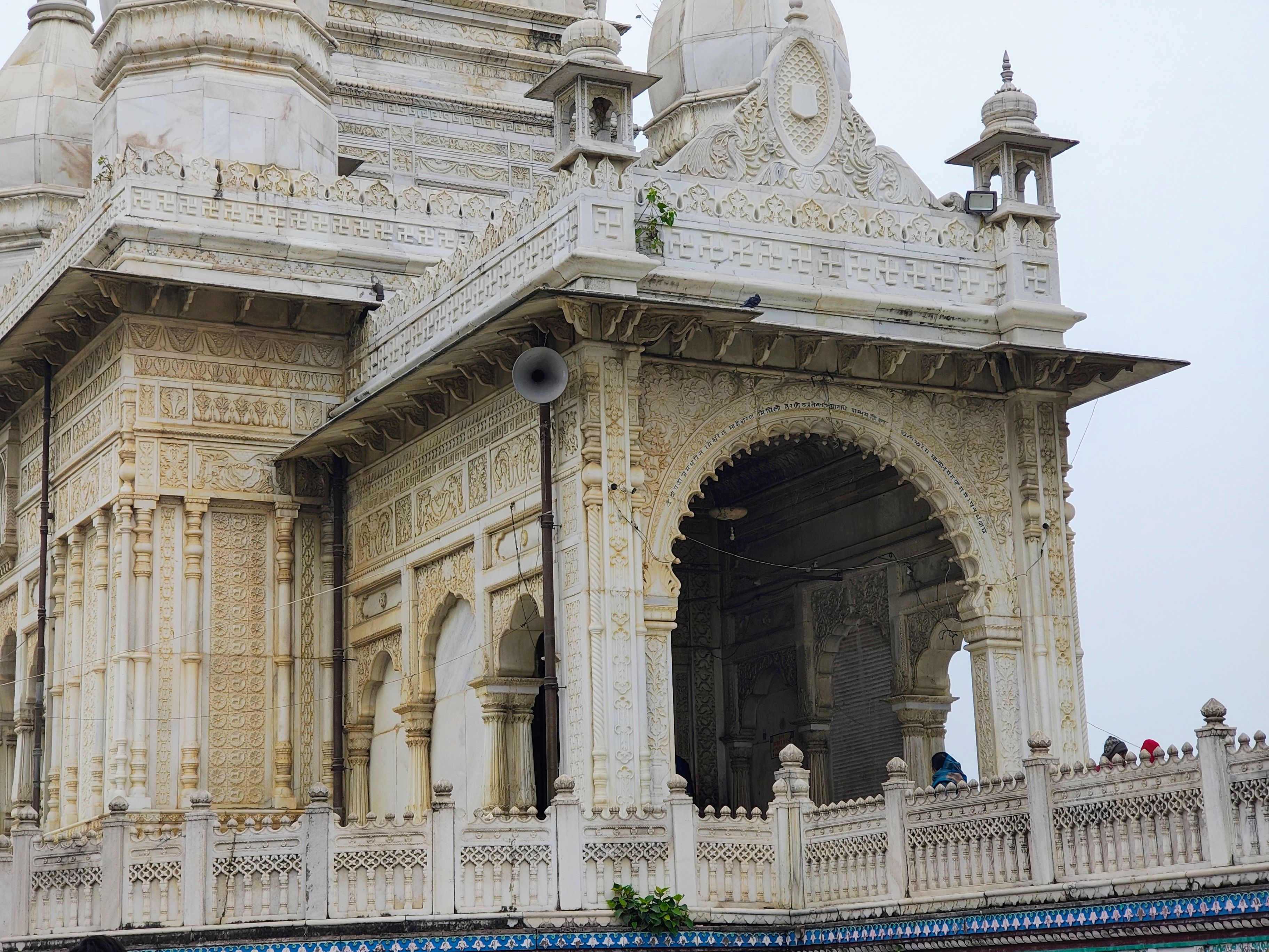 Mumbai temple exterior